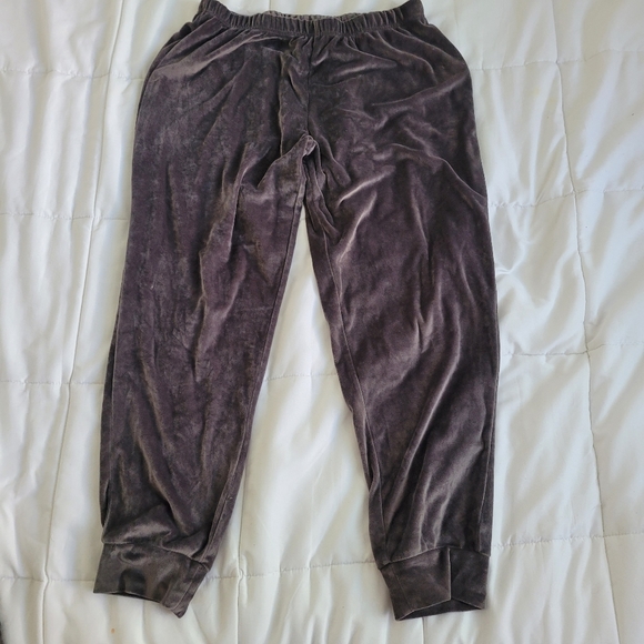 Sweatshirt and Pants Set! - Picture 2 of 3